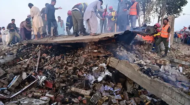 Explosion at fireworks factory in Pakistan: 5 dead, 7 injured.