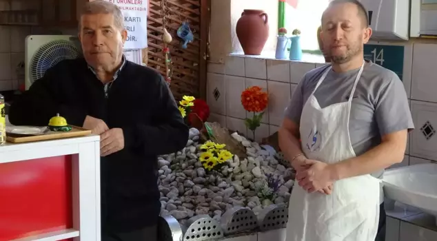 There is a treasure inside this shop! Those who come to eat pide are left speechless.