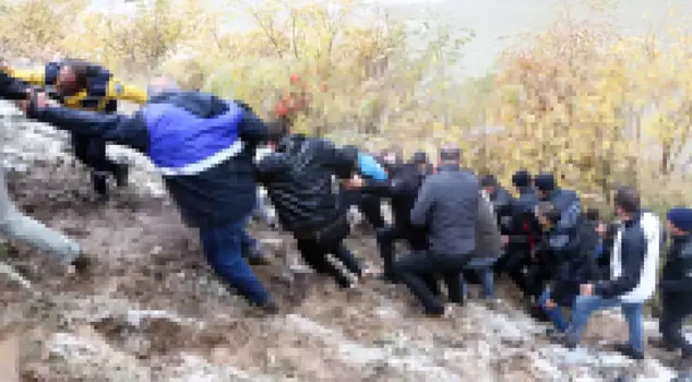 Зап Сую в реку упал автомобиль, в котором находились 2 человека, они погибли.