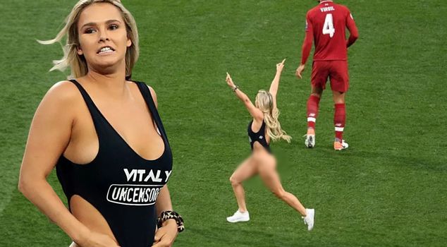 She jumped onto the field in a swimsuit! Kinsey Wolanski's new profession surprised everyone.