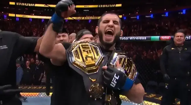 It made history! Islam Makhachev's double championship.