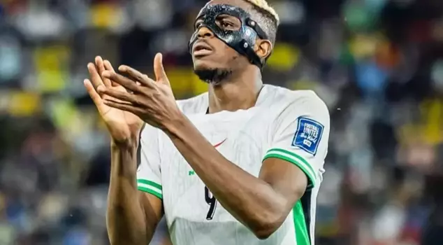 In the Nigeria-Democratic Republic of Congo match, Osimhen, who was injured, came to the sidelines in tears.