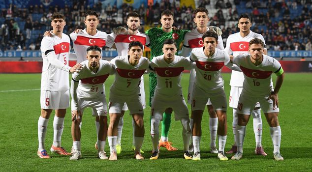 The Turkish National Team maintained its leadership by defeating Lithuania.