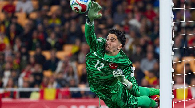 Altay Bayındır, the flying goalkeeper who saves the escaping ones, was devastated by the news he received.