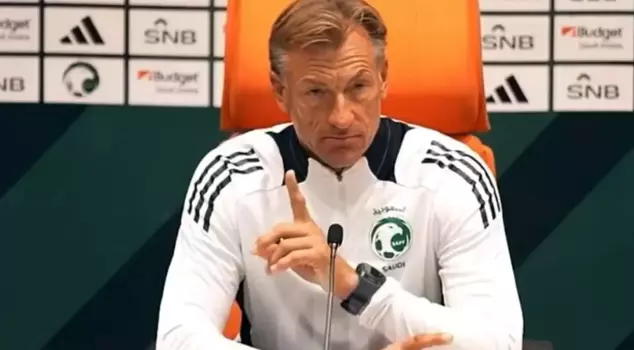 The Saudi Arabia national team coach interrupted the press conference when the call to prayer was announced.