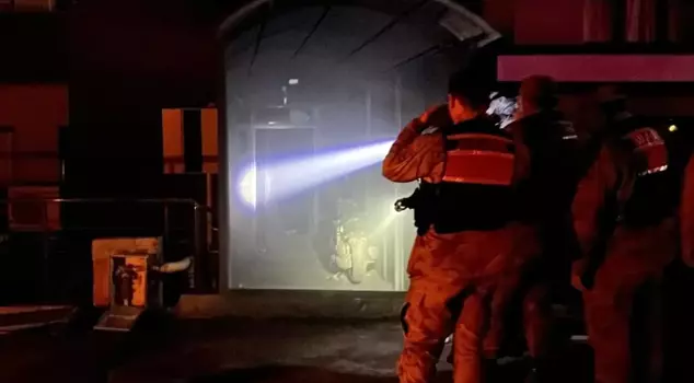 In the fire that broke out in the gallery, 2 people died and 14 were injured.