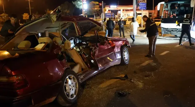 A bus carrying tourists collided with a car in Nevşehir: 2 dead, 3 injured.