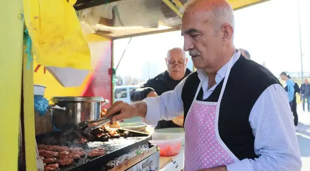 What a journey! He is now selling meatball sandwiches at the stadium of the team he played for in the Super League.