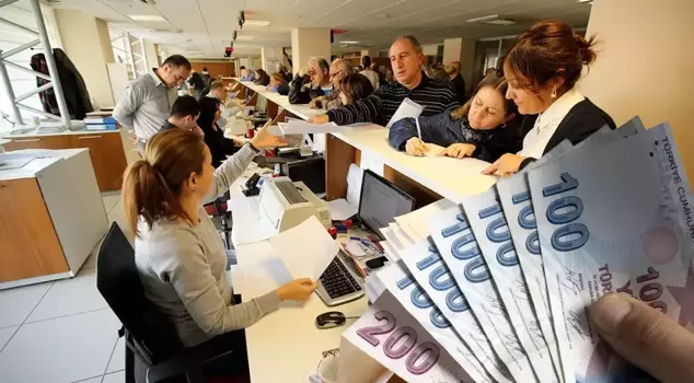 A job with a guaranteed income of 130 million lira is looking for 8 people, but there are no applicants.