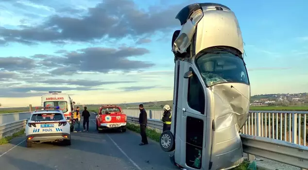 A Light Commercial Vehicle Crashed into Barriers in Tekirdağ: 2 Injured