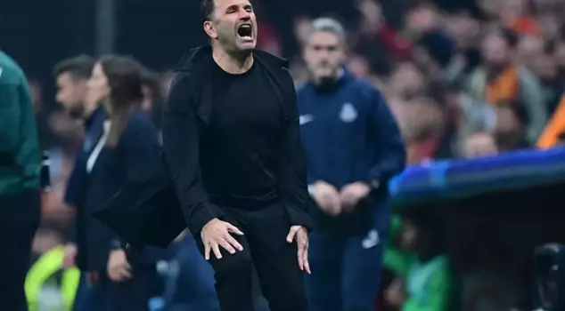 Reaction from Okan Buruk to the referee.