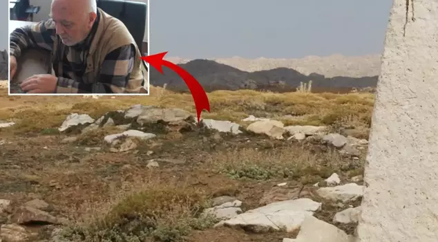 While conducting historical research, he found a treasure! He immediately handed it over to the teams.