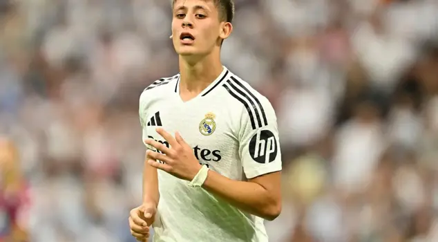 As soon as the match against Fenerbahçe ended, Arda Güler grabbed his phone.