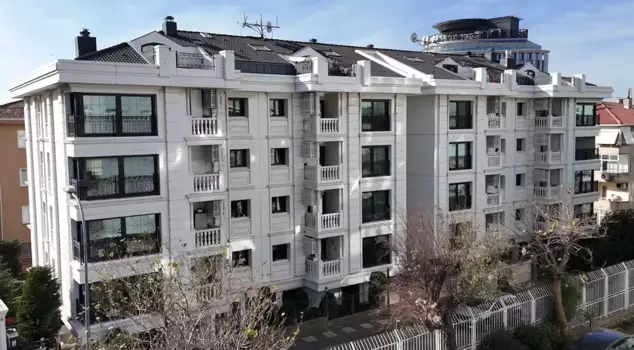 The landlord is at his wit's end! He is paying 16,500 TL for a luxury apartment worth 85,000 TL and is scaring away potential buyers.