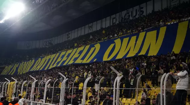 Fenerbahçe displayed a special banner for the Galatasaray derby at the end of the match.