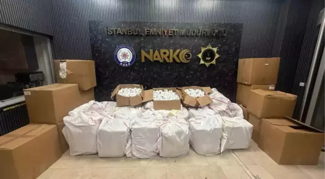 Drug and counterfeit medicine operation in Istanbul: 150,000 pills and 1,230 boxes of medicine seized.