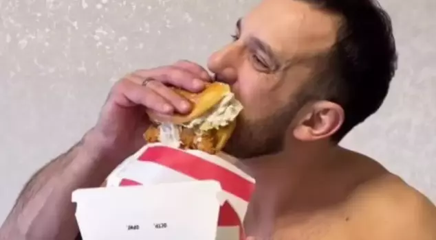 An influencer who was conducting a weight gain experiment has passed away.