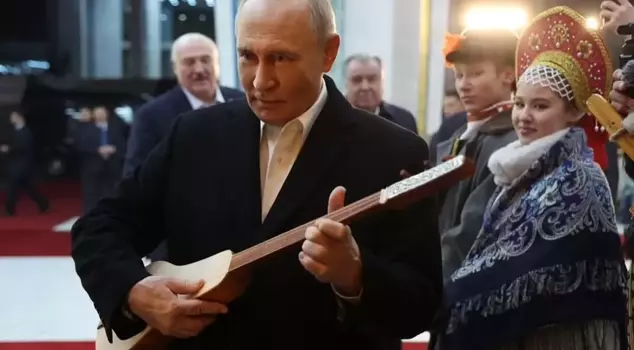 Putin tried to play the komuz in Kyrgyzstan.