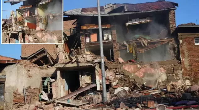 The city is on edge! As a result of a natural gas explosion, 2 houses have collapsed.