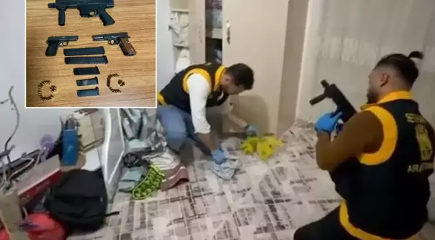 The armory came out of the wardrobe! The defense of the siblings is incredible.