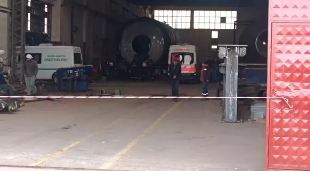 Two workers were killed under a 3-ton steel plate in Kırıkkale.