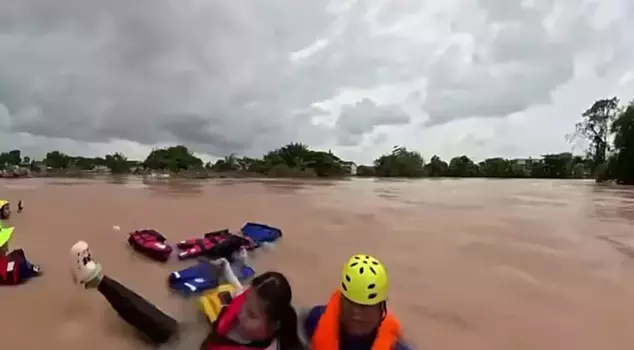 A rescue boat capsized in Thailand: The crew was rescued by chance.