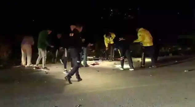 The motorcycle rider who had the accident had their teeth searched for with the light of a phone.