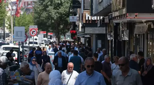 In the last 3 days, 150,000 people entered the city! The hotels are fully booked.