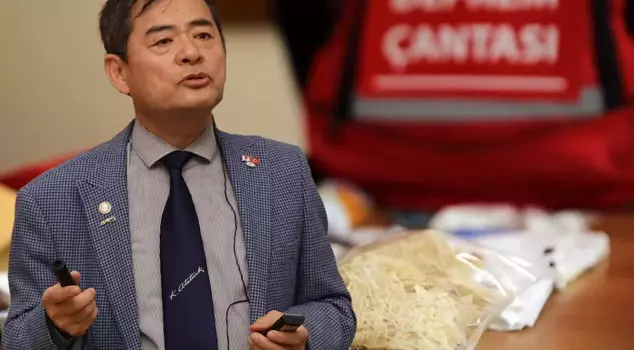 A striking warning from a Japanese earthquake expert: You should always have salt and cling film in your bag.