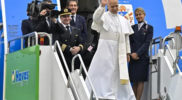 Pope Leo XIII departed from Turkey to go to Lebanon.