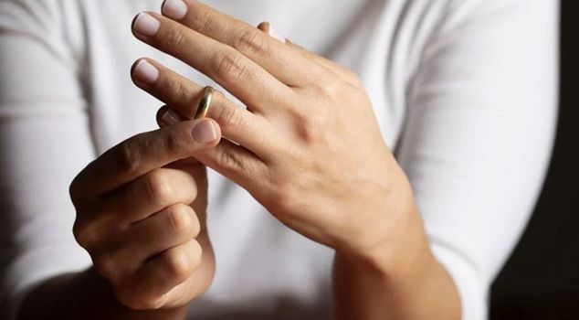 A single click on social media can lead to divorce! A precedent-setting decision from the Court of Cassation.