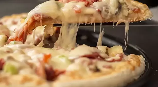 The pizza he ate cost him his life! Three people are fighting for their lives in the hospital.