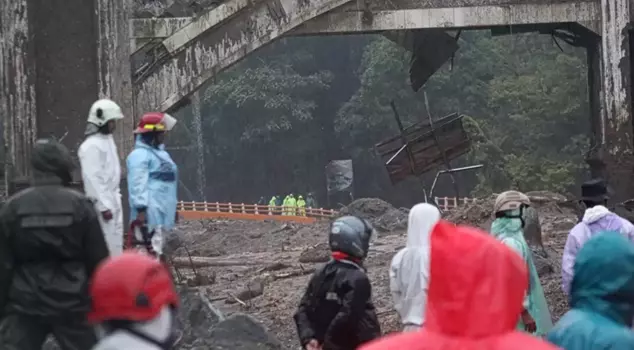 Three countries are experiencing a disaster! There are over 900 dead and hundreds missing.