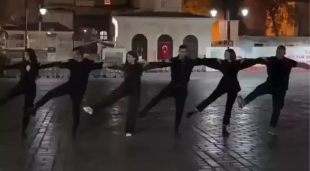 The sirtaki performance in front of Hagia Sophia stirred up the atmosphere.