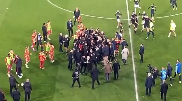 A fight broke out among the warming-up players before the Fenerbahçe-Galatasaray derby.