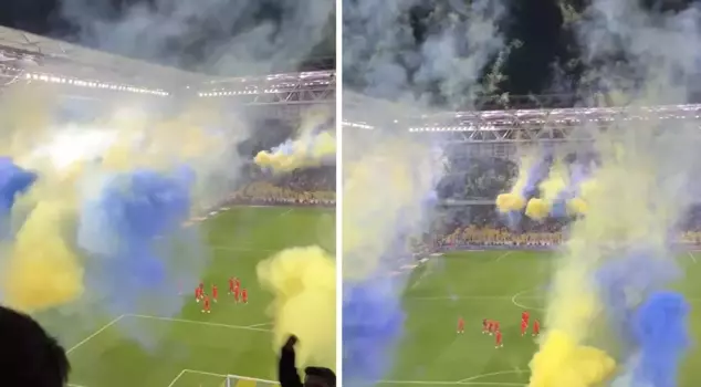 As soon as the Galatasaray players stepped onto the field, Kadıköy ignited.