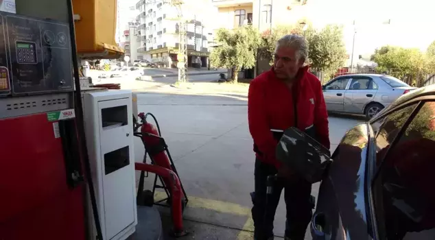 He raced against the seconds! The pump attendant's quick reflexes prevented a disaster.