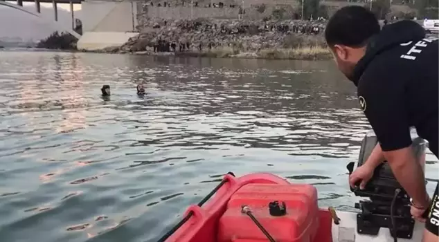 A search operation has been initiated for Ahmet, who fell into the Tigris River while trying to retrieve his sandal.