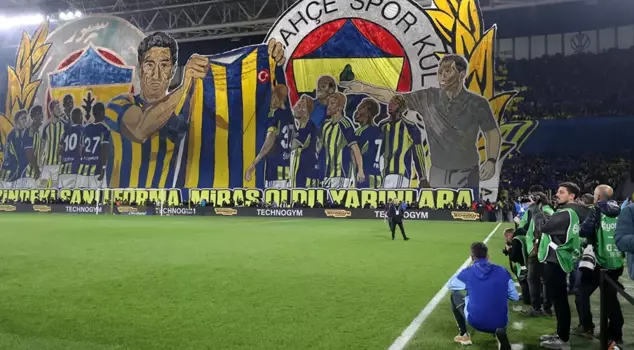 There is a backlash against the absence of that name in Fenerbahçe's grand choreography.