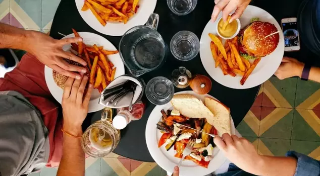 Efforts to Reduce Costs and Hygiene Violations Increased Cases of Food Poisoning.