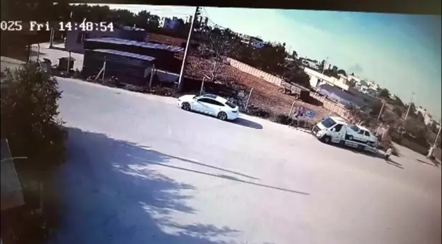 He arrived by car, and a phone call came from the tow truck: moments of a thief with 120 criminal records captured on camera.