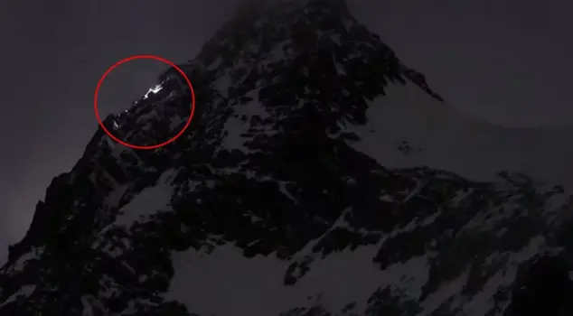 The unfortunate woman was abandoned by her partner just 50 meters from the summit.