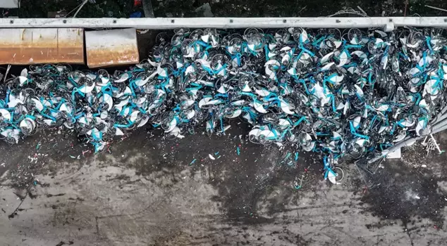 The bicycles of İSBİKE were broken and turned into scrap.