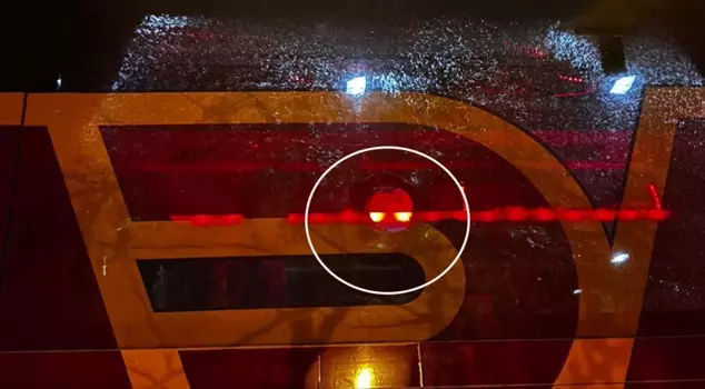 هجوم بالحجارة على حافلة غلطة سراي