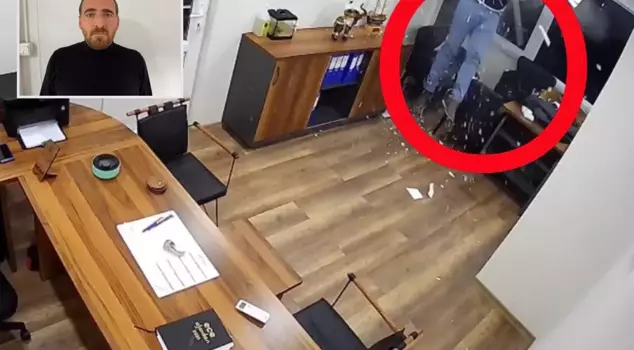 Когда я наступил на гипсокартон, пол провалился и упал на нижний этаж.