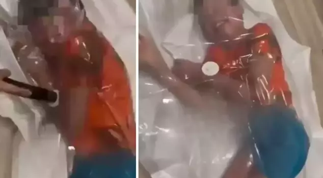 بسبب الإعجاب، جعلت ابنها يعيش الرعب في كيس مفرغ من الهواء.