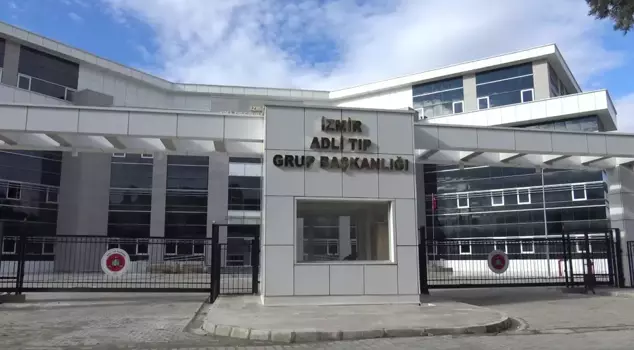 A male corpse was found in the sea in İzmir.