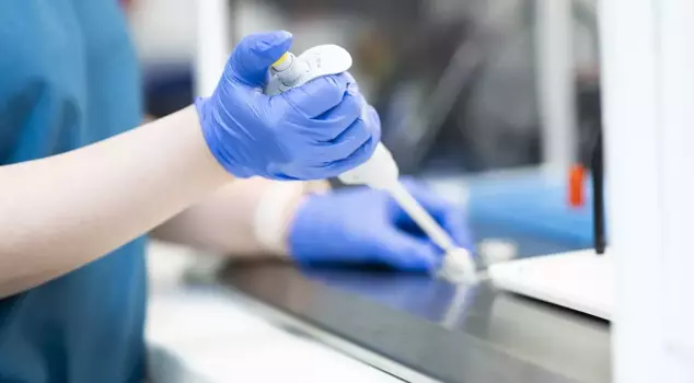 أوروبا تشهد فضيحة كبيرة: وُلِدَ 200 طفل من متبرع يحمل خطر الإصابة بالسرطان.