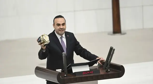 Minister Kacır introduced the national sensor MİHAL from the podium of the parliament.
