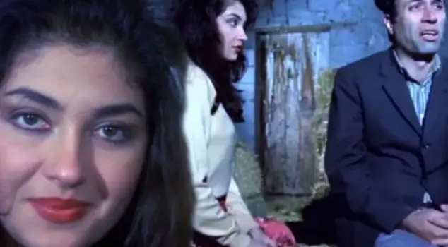 The 'Tokatçı's Emine' living in the USA stole the show with her poses.